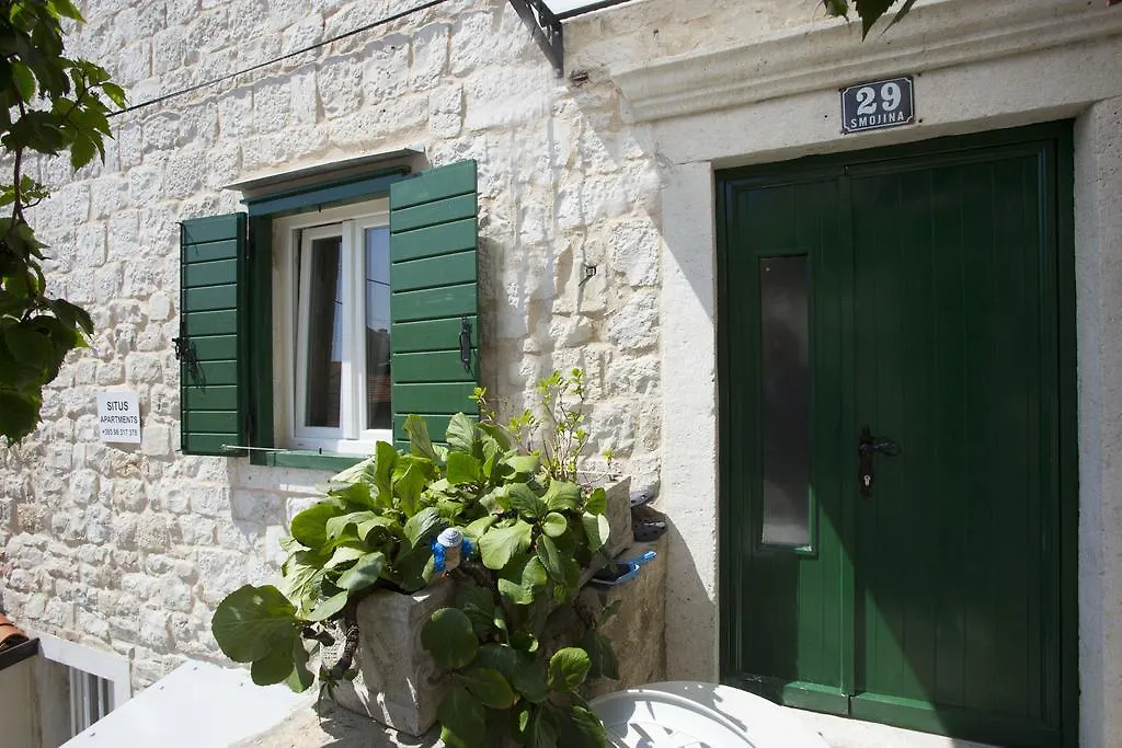 Situs Residence Split