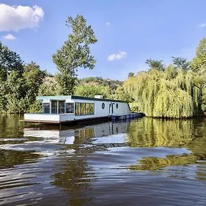 Houseboat - Place In Prag